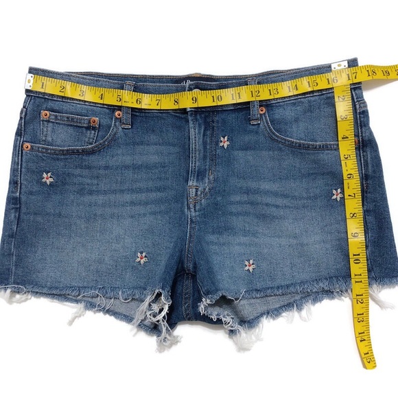 GAP | Floral Embroidered Cut-off Jean Shorts Sz 30 - Picture 12 of 14
